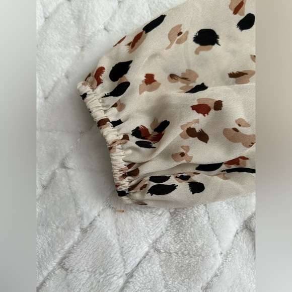 NWOT SHEIN | “Emery Rose” Neutral Print Notched Neckline Lantern Sleeve Blouse - Picture 7 of 7